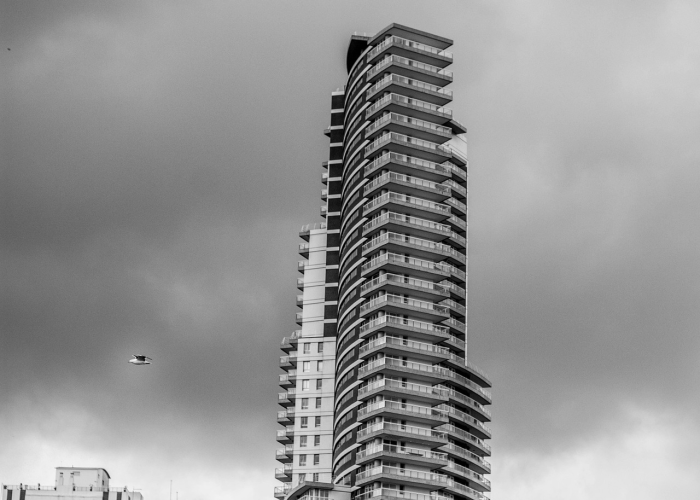 新增16.2%阳性率下的全民健康防线：钟南山再判疫情走向，一座呼吸之城的微观守望