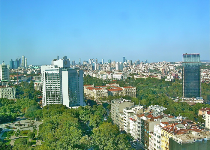 五月的第一个黎明：全球八十国劳动者的共同刻度与文明交响