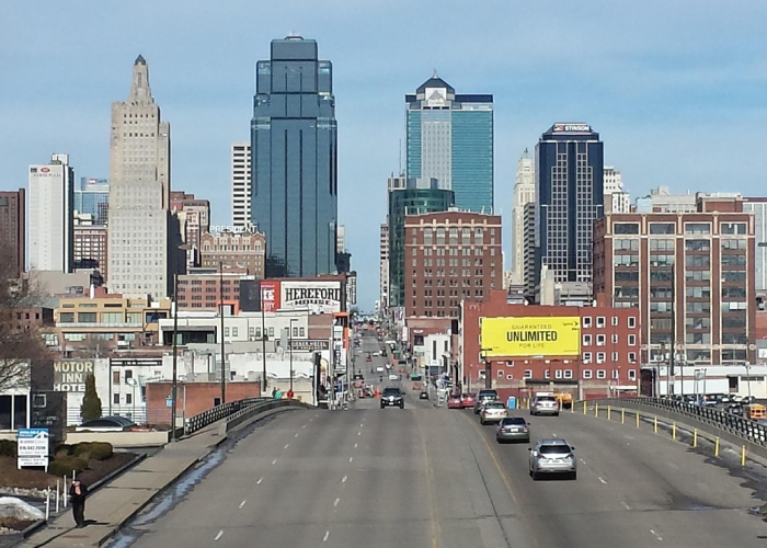 数字背后的集体呼吸与个体命运，31省区市新增确诊99例