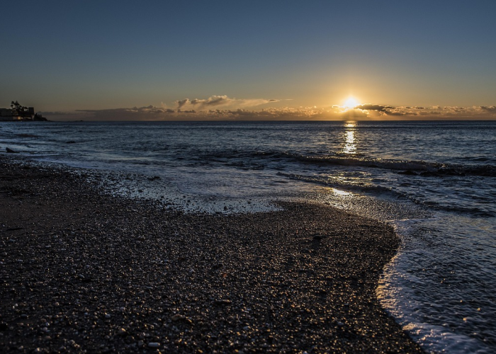 我们如何筑牢防线¿；第二波疫情暗流涌动；钟南山敲响警钟