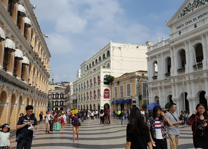 一条倡议与千万次回望：清明时节的归途，成为政策与乡愁之间的清明与暖阳
