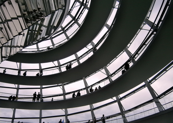 数字的潮汐与人类命运的暗涌，[全球疫情数据背后]