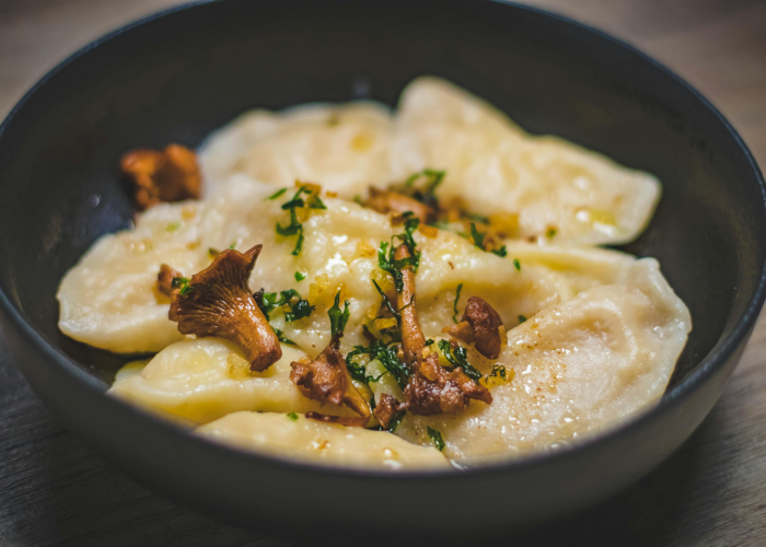 10例与14亿：归国者的行囊与国家的防疫网络，在时代微澜中