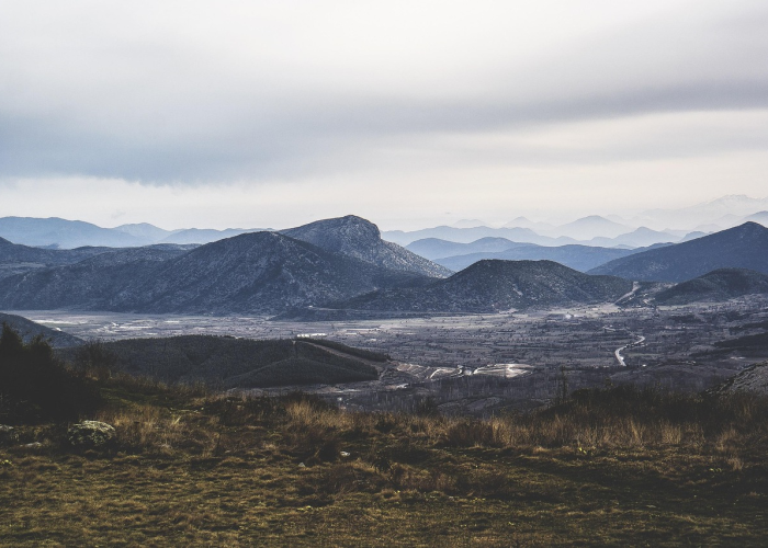 全国多地高速启动冬季管制，S318线长期封闭与西安绕城24小时施工——归途上的安全锚点：冰雪路网中的生命韧性