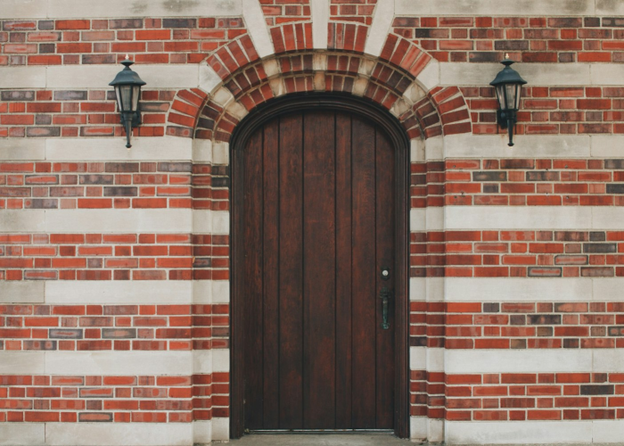 92例与715朵乌云：疫情数据背后的微光与守望者的长夜