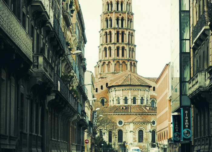 日增千例下的城市韧性，广州以“精准防控”构筑看不见的生命防线