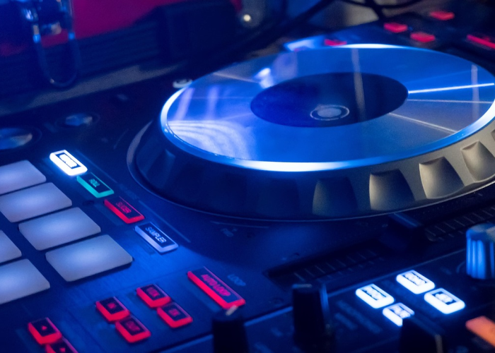 25例无声的警示：山东疫情下的生命网格与韧性微光