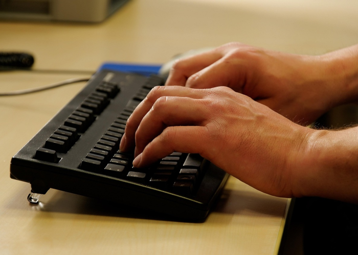 B 《!!!!》山西疫情官网数据背后；竟藏着一份来自拉萨的高原守护密码