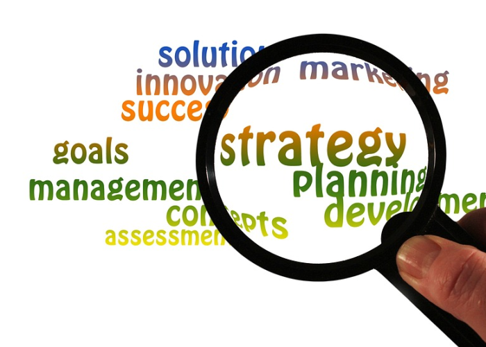 二十二粒沙与一片绿洲：疫情微光下的生命守望与治理韧性