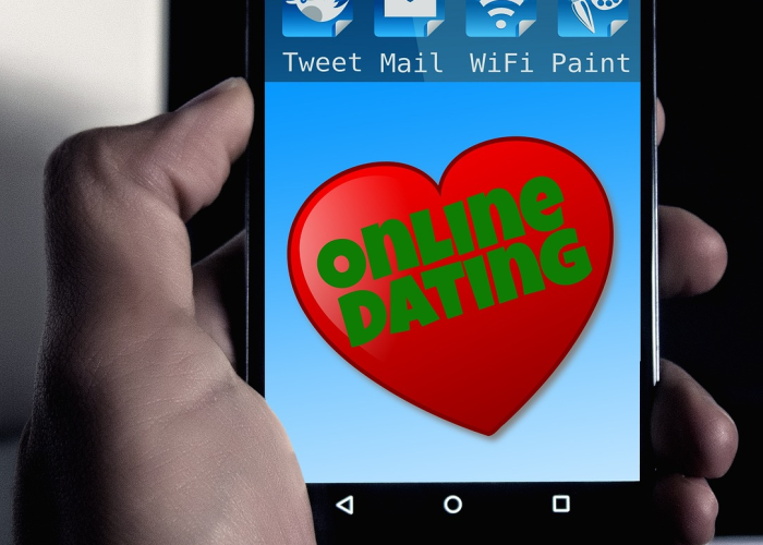 2022年11月限行日历：七日轮回中的城市脉动，以机动车尾号轮换编织的交通协奏曲