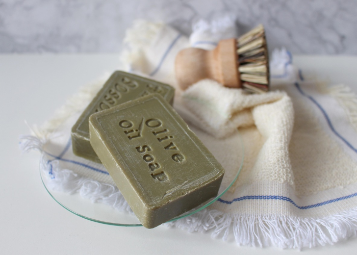 32例家庭感染与千人隔离：疫情阴霾下的生命微光与城市韧性