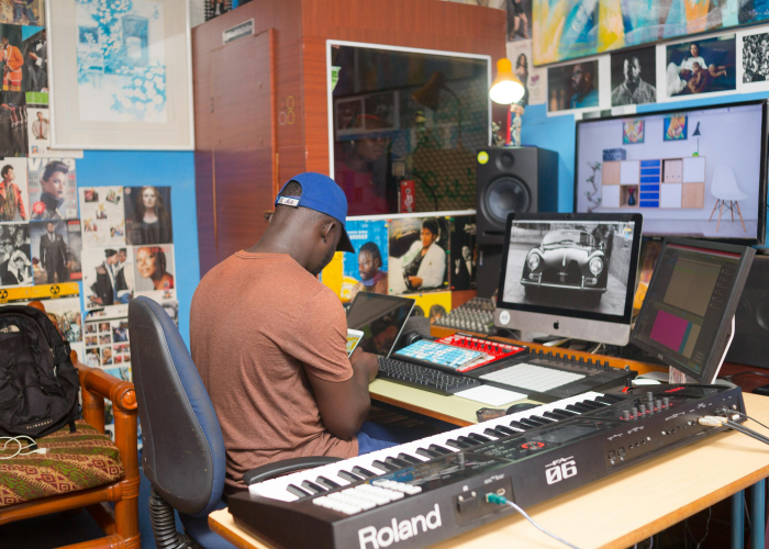 一场被忽视的群体感染警示录、[宁波艾灸馆日均200客流背后的防疫裂痕]