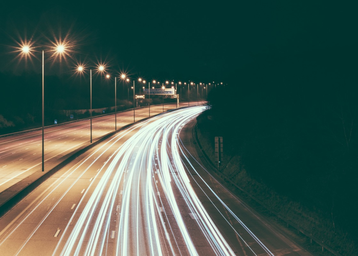 11例背后的微光：个体轨迹与防疫长城的对话，如精密网格的公共健康守护