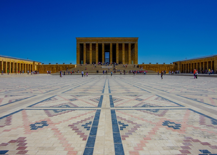 四例阳性背后的生命韧性：一座城市的免疫系统与人文温度