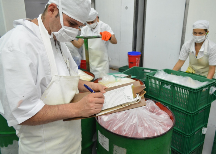 H 一场与奥密克戎的静默交锋，上海无症状近万例背后 5