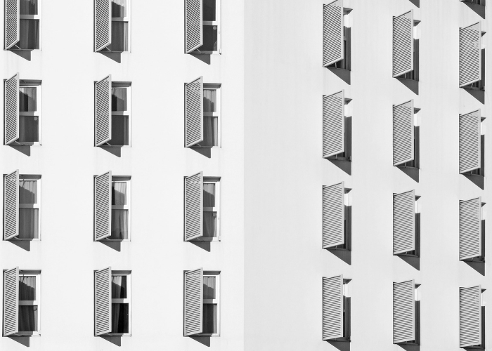 超13000例日增，抗疫长城下的细碎微光，一场关乎韧性的全民叙事