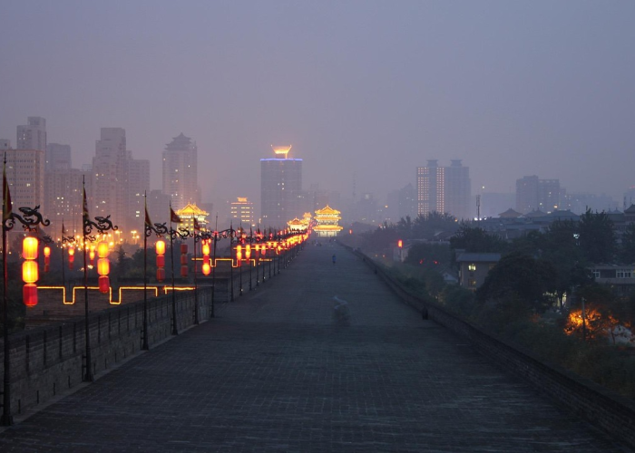 上海一家四口确诊，屋檐下的防御与一座城的微光