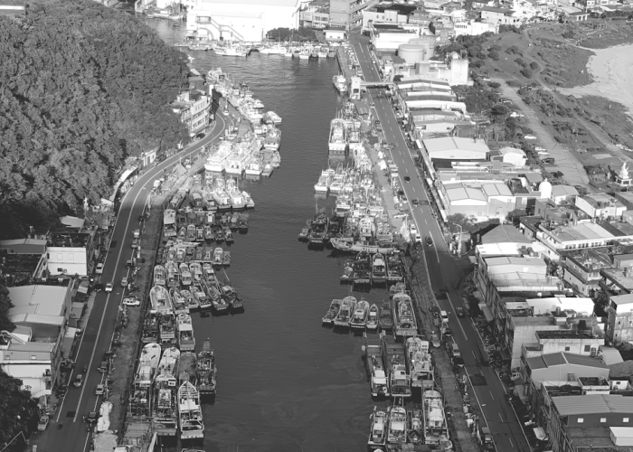 全国多地高速启动冬季管制，S318线长期封闭与西安绕城24小时施工——归途上的安全锚点：冰雪路网中的生命韧性