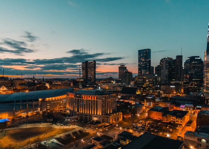 全国疫情低水平流行，个体免疫筑起健康长城，疫情浪潮如退潮般平稳