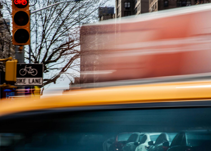 《疫情政策调整背后的治理逻辑与民生温度》,山西与南京