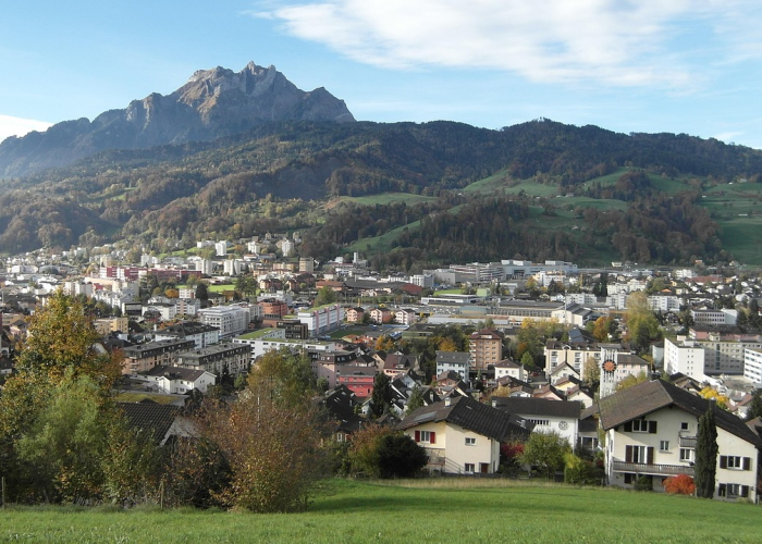 装着半部中国平民史、[铁皮方盒里]、北京吉普车