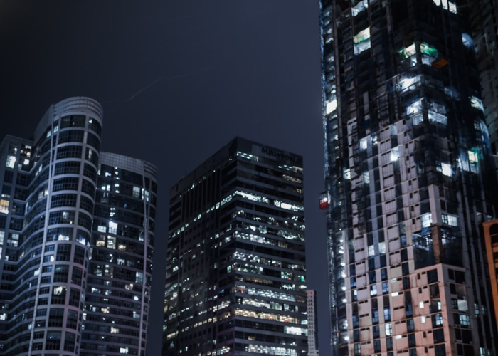 郑州三千例疫情迷雾：信息黑箱与人性微光的博弈场