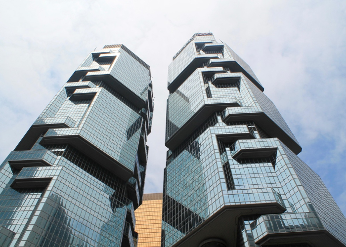 28例新增确诊背后的城市韧性：一场关于“温差的消逝”与分形几何般的社会重构