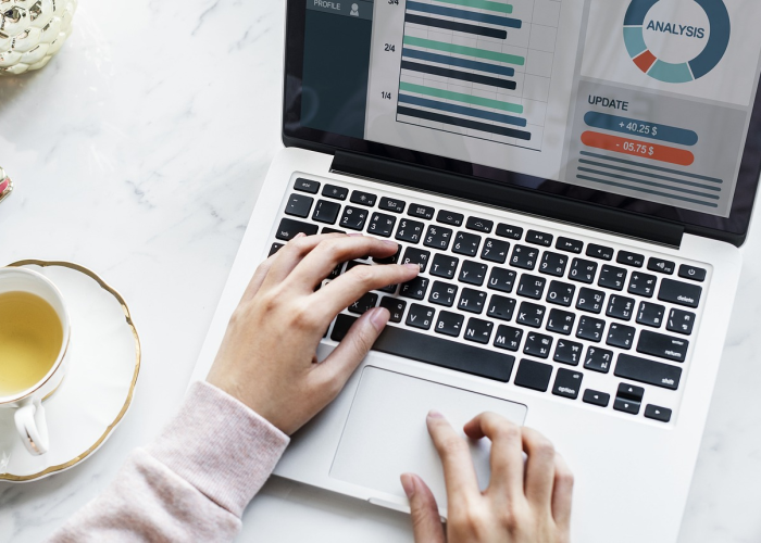 织就城市抗疫的精密之网；一条条时间线；(唐山公布确诊病例活动轨迹) L