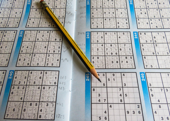 全球月增病例14.7万例，病毒稳固传播中的人类韧性：文明长河的暗礁与灯塔